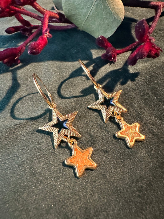 Oorringen met groene en gouden sterren