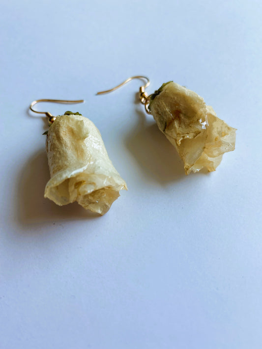 Rozen oorhangers - Wit